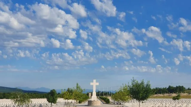 Na Groblju mira podiže se novih 50 križeva s imenima stradalih Duvnjaka