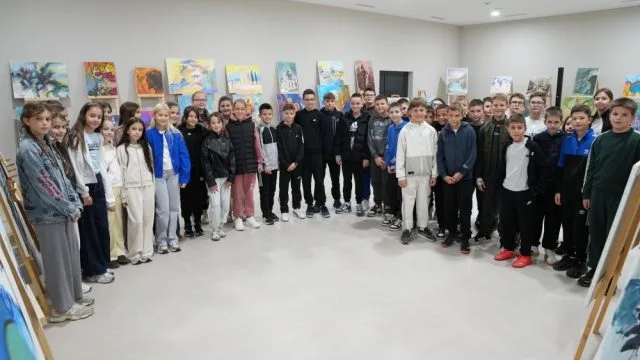 Osnovnoškolci razgledali umjetničke radove nastale na likovnoj koloniji „Didak“
