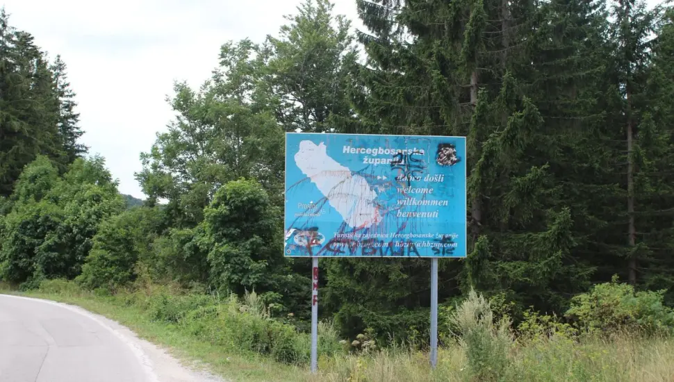 Profesor izradio kartu na ulazu u Livno, a sada gleda sramotu: ‘Ne mogu ostati ravnodušan’
