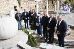 U Čerinu odana počast braniteljima i otkrivena spomen ploča fra Martinu Sopti