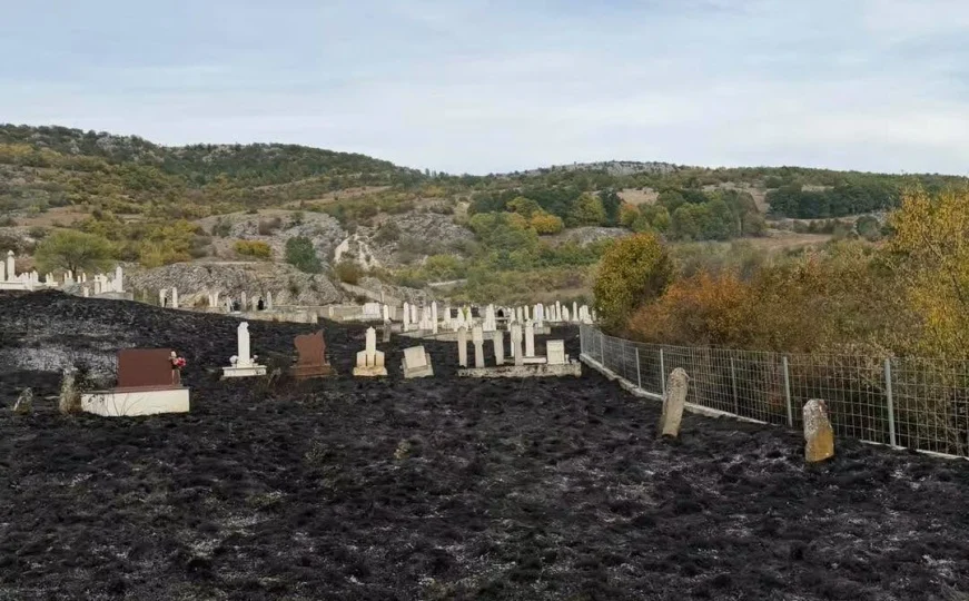 Zbog požara na deponiji izgorio dio harema u Livnu: “Uznemirujuće je i bolno gledati posljedice”