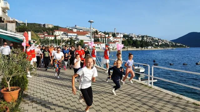 „Korak za zdravlje“: U Neumu humanitarna šetnja u znak podrške zdravlju žena