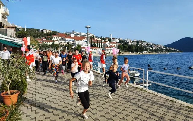 „Korak za zdravlje“: U Neumu humanitarna šetnja u znak podrške zdravlju žena