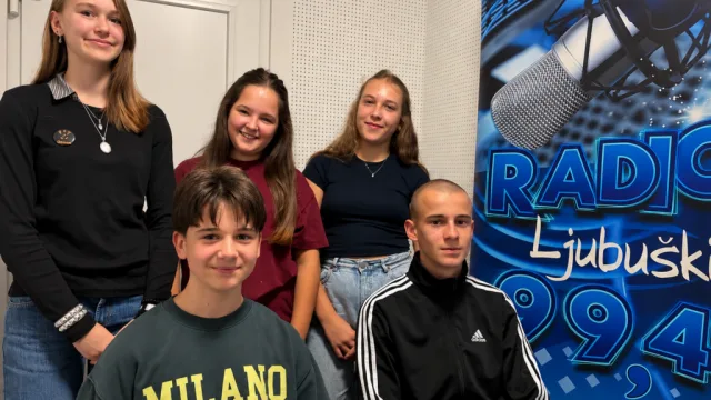 „Naš mali, a veliki svijet“: Učenici OŠ Ivane Brlić-Mažuranić predstavili svoju školu u programu Radio Ljubuškog